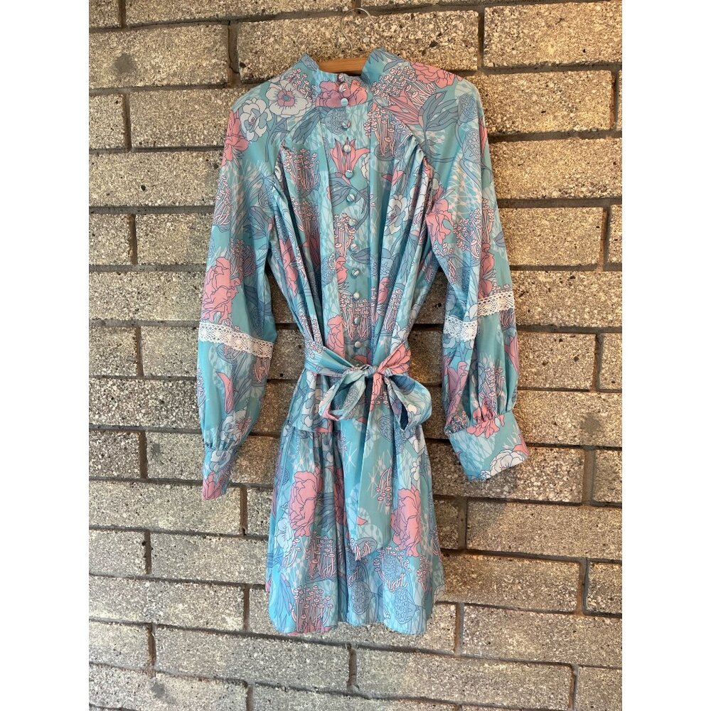 Vintage-Inspired Floral Print Button-Up Dress With Lace Trim & Tie Waist